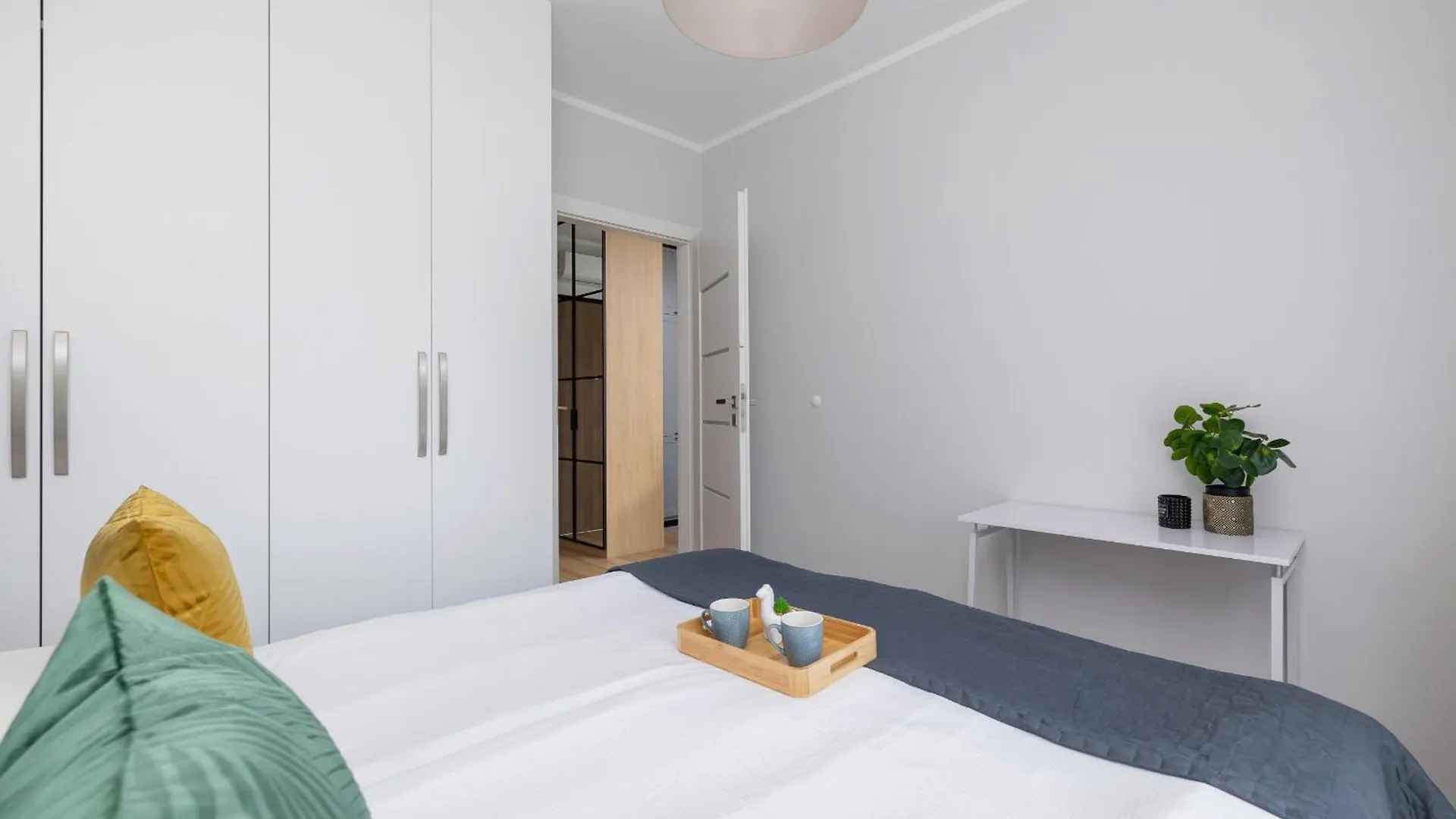 Elegancki Apartament W Krakowie Z Klimatyzacja I Dostepem Do Silowni By Noclegi Renters 0*, Krakow Poland