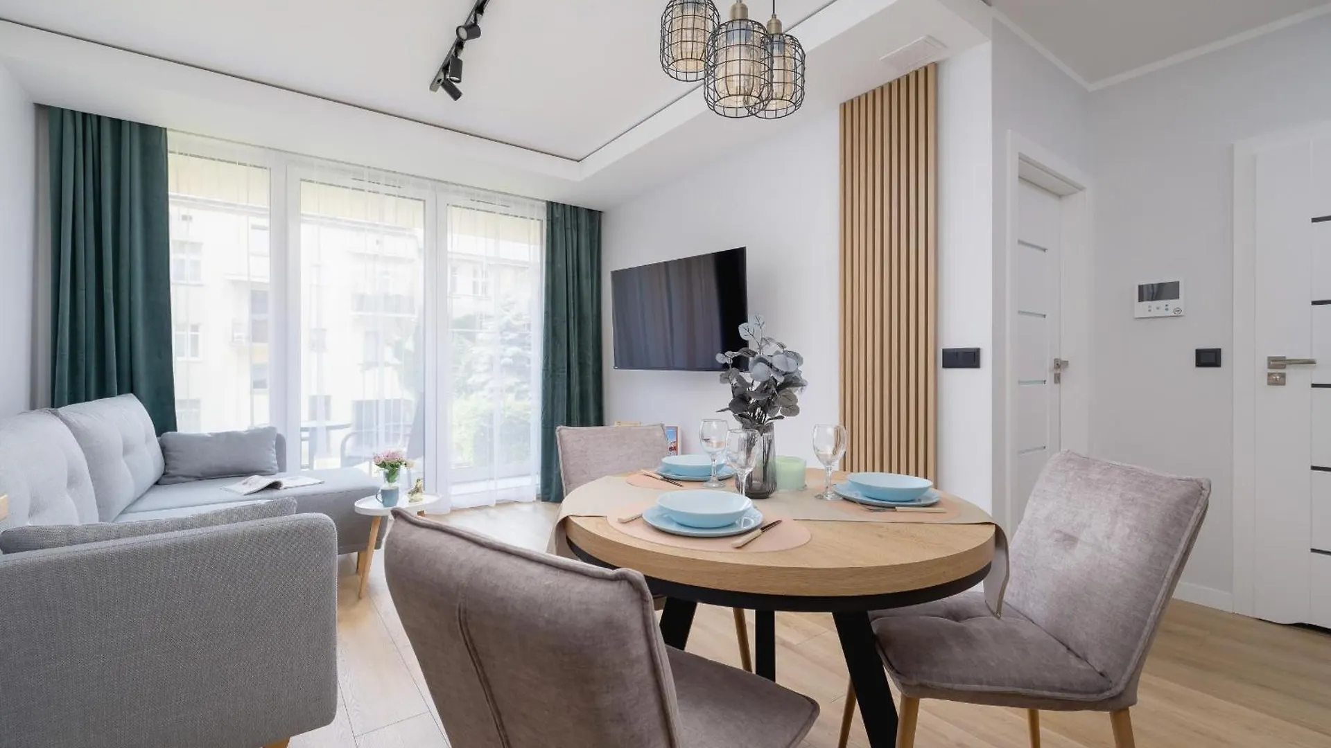 Elegancki Apartament W Krakowie Z Klimatyzacja I Dostepem Do Silowni By Noclegi Renters Krakow